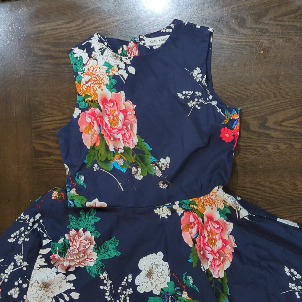 Dress with full skirt - Picture 2 of 4